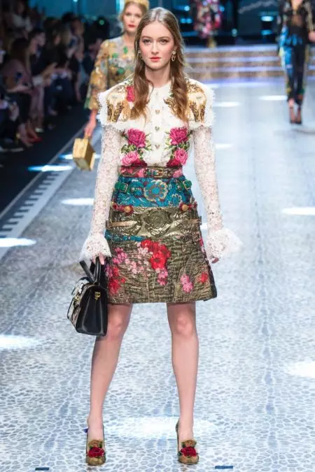 Dolce & Gabbana Ushers i Renaissance Nua le haghaidh Fall 2017