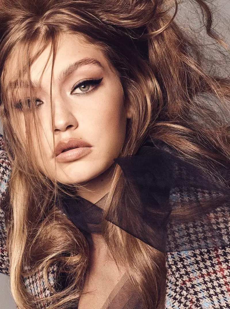 Gigi Hadid modela estilo rockabilly para Vogue Brasil