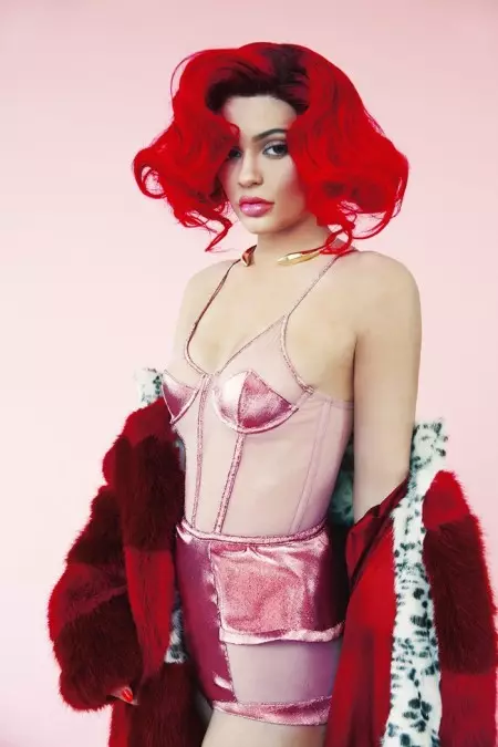 Kylie Jenner Dabi Fere Unrecognizable ni Paper Cover Shoot