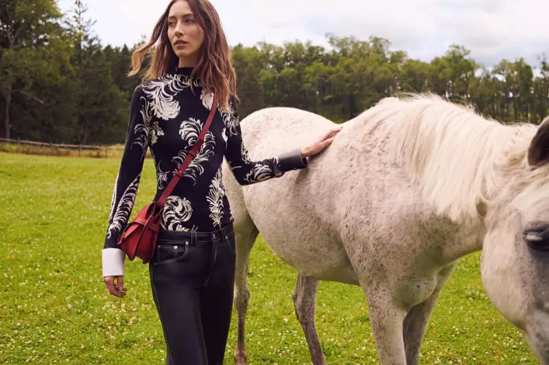 Alana Zimmer er á toppnum í tískunni fyrir haustið fyrir Bergdorf Goodman