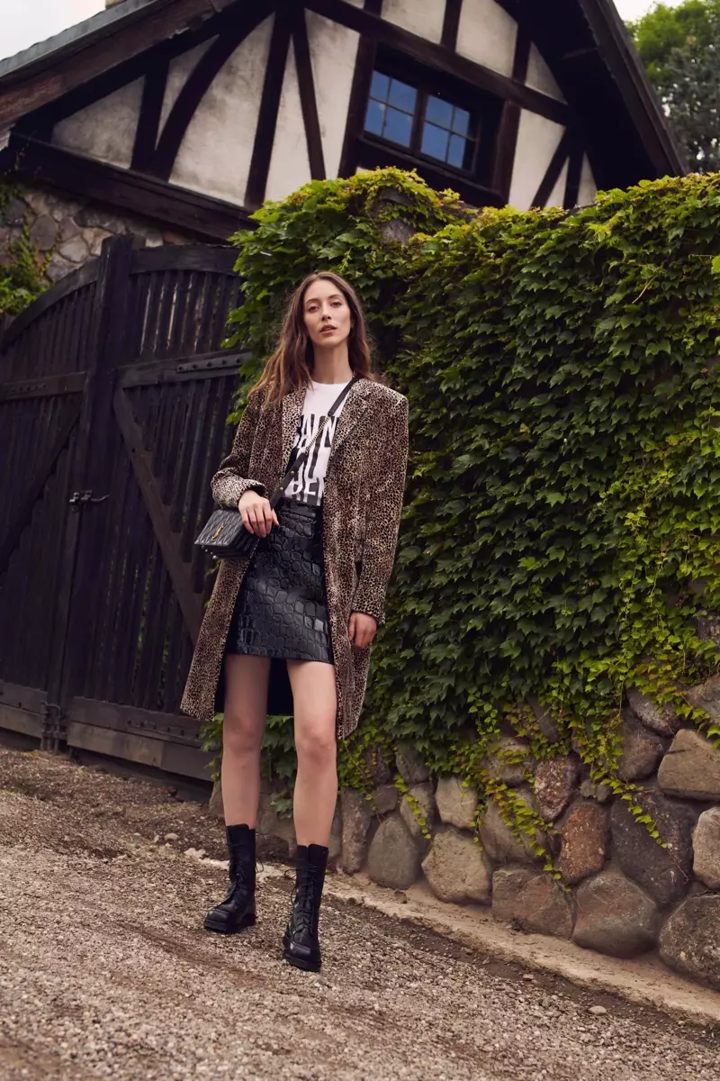 Si Alana Zimmer Nangulo sa Upstate sa Pre-Fall Styles para sa Bergdorf Goodman