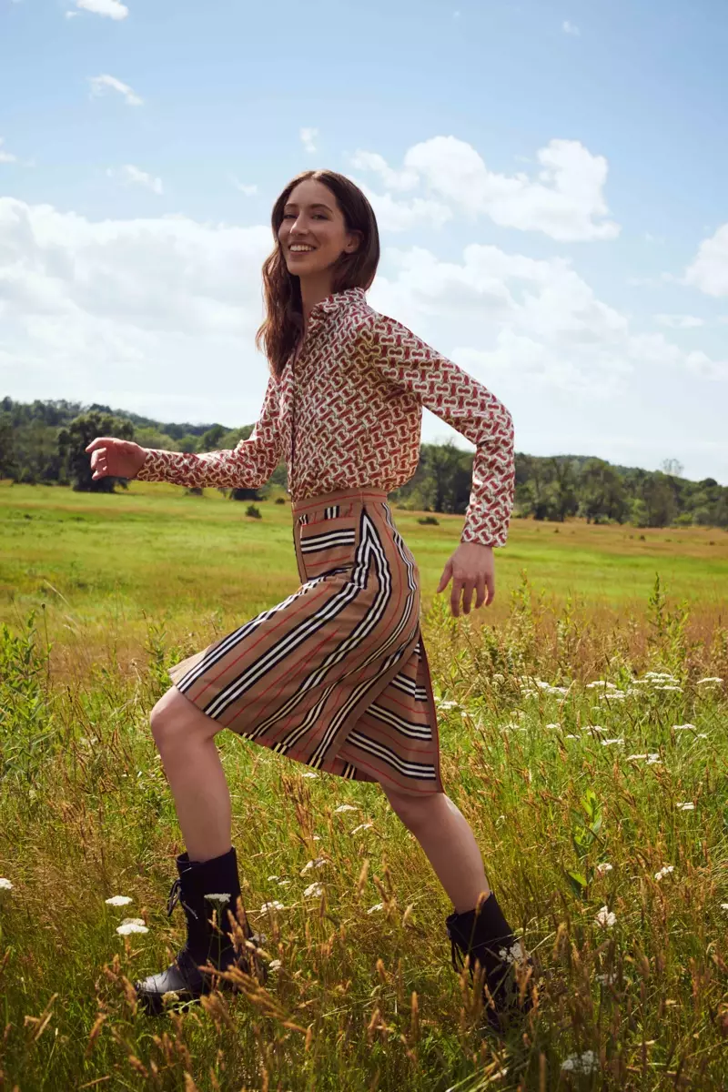 Si Alana Zimmer Nangulo sa Upstate sa Pre-Fall Styles para sa Bergdorf Goodman