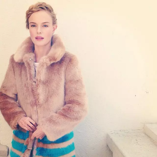 L'actrice Kate Bosworth porte un manteau en fausse fourrure Shrimps sur la photo Instagram.