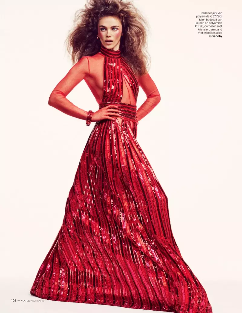 Η Jena Goldsack ποζάρει σε Party Ready Looks για τη Vogue Netherlands