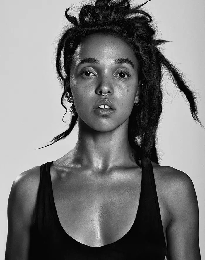 FKA-Twigs-Paper-Magazine-Oktoobar-2015-Daboolan-Sawirka05