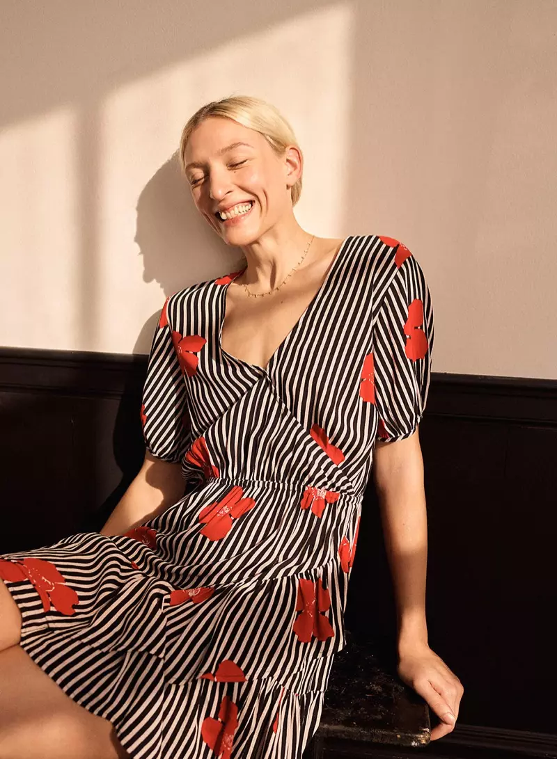 Vestido plissado Madewell em colar em camadas de orquídeas cristalizadas e pétalas prensadas