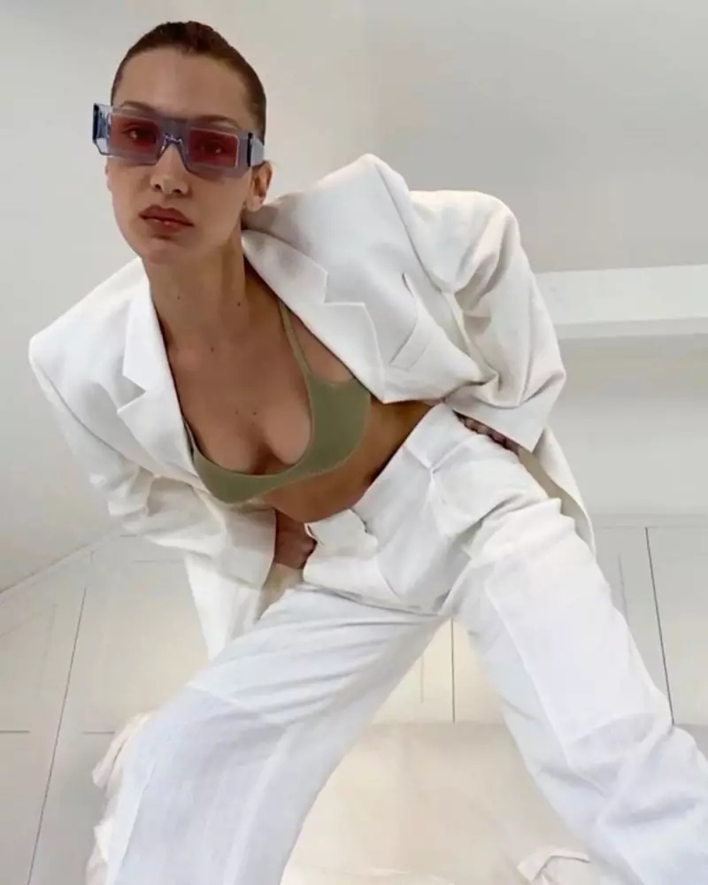 Bella Hadid kler seg i Jacquemus vår-sommer 2020 digital kampanje.