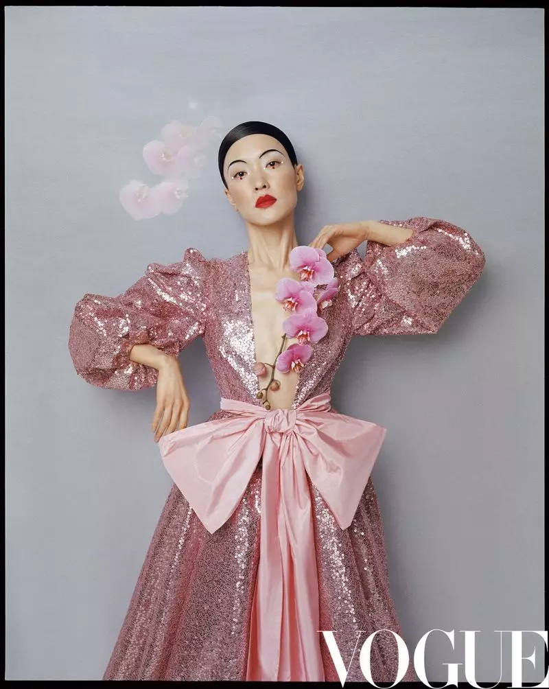 Du Juan, He Cong et Lina Zhang posent dans de superbes robes pour Vogue China