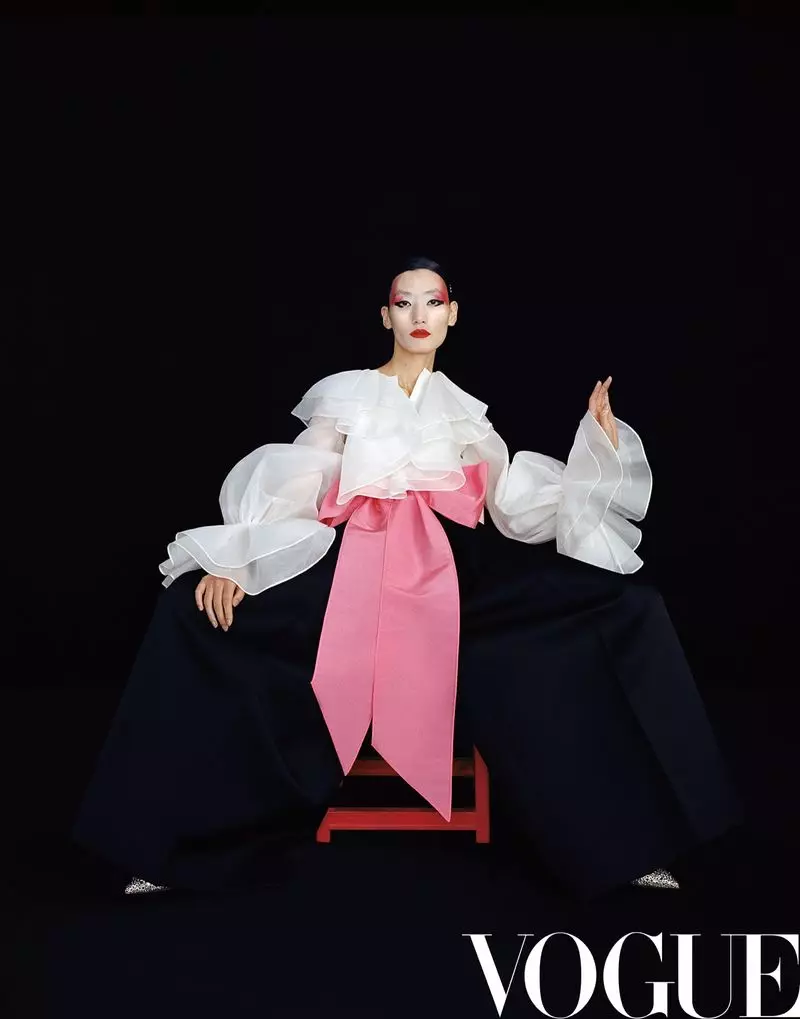 Du Juan, He Cong, Lina Zhang ถ่ายแบบในชุดที่สวยงามสำหรับ Vogue China