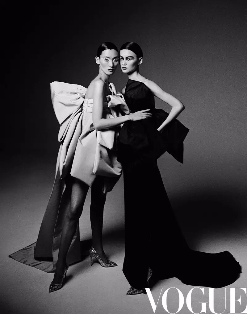 Du Juan, He Cong, Lina Zhang Pose a cikin riguna masu ban sha'awa don Vogue China