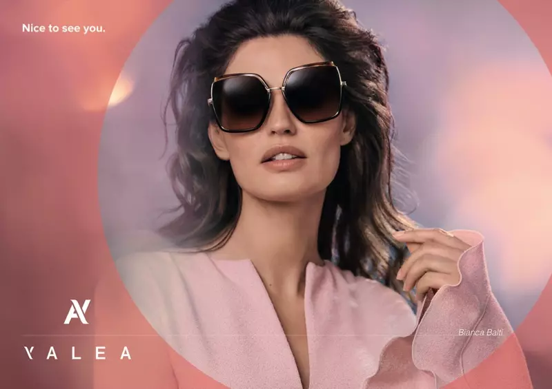 Yalea Eyewear 首次亮相 2021 秋冬系列广告大片。