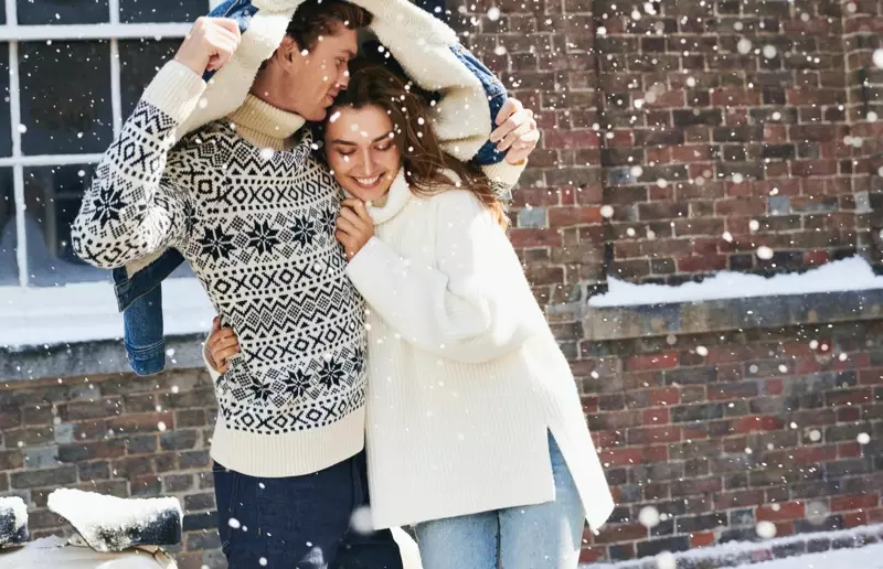 Andreea Diaconu staan voor by H&M Holiday 2019-veldtog