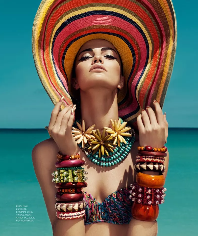 Барбара Фиалхо Дэнни Кардозо тарабынан Harper's Bazaar Mexico үчүн пляж стилин моделдешти