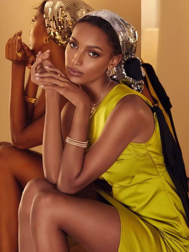 Jasmine dia naka fomba fanambarana modely tao amin'ny Harper's Bazaar Mexico