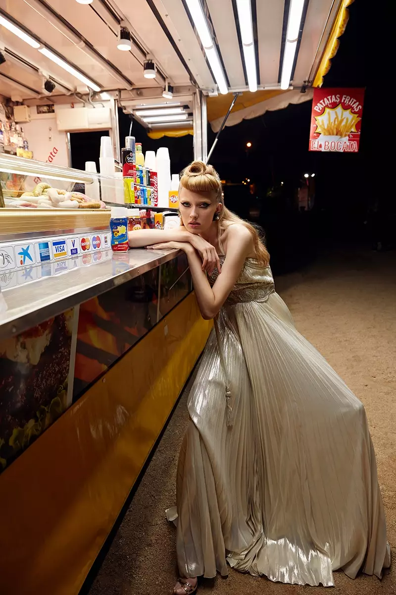 Maryna Polkanova se viste de glamour en el carnaval de Harper's Bazaar México