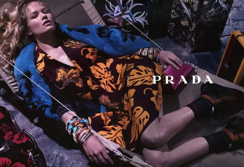 Стивен Мейсельның Prada Resort 2014 кампаниясендә Анна, Кэмерон һәм Аманда Йолдыз