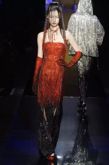 De Jean Paul Gaultier schéckt Vamps op der Runway fir Fall Couture