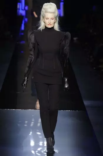 Jean Paul Gaultier Ya Aika Vamps saukar da Runway don Fall Couture