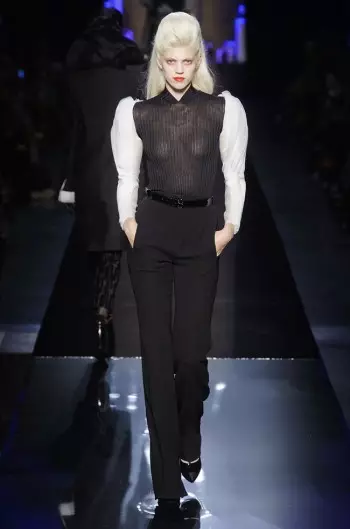 Jean Paul Gaultier Jibgħat Vamps 'l isfel fir-Runway għal Fall Couture