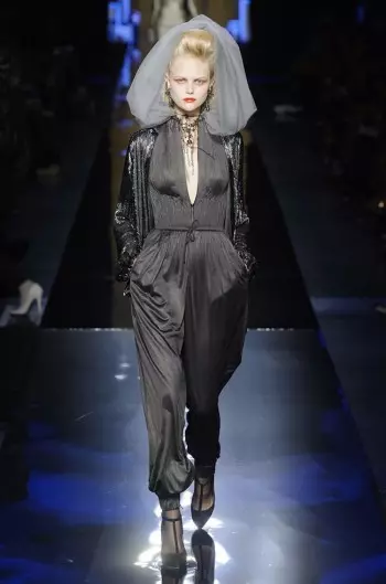 Jeanas Paulas Gaultier siunčia vampyrus nusileidimo taku į Fall Couture