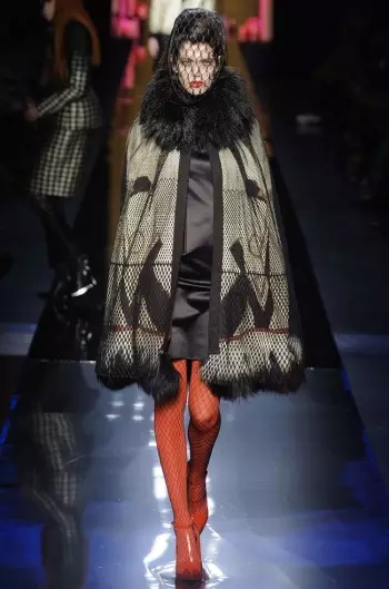 جين بول غوتييه يرسل Vamps أسفل منصة عرض أزياء Fall Couture