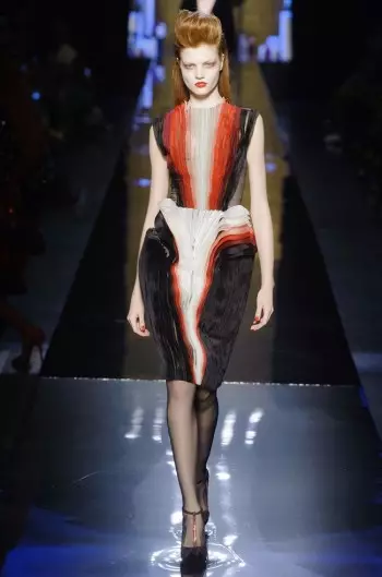 Jean Paul Gaultier envoie des vampires sur le podium pour la couture d'automne