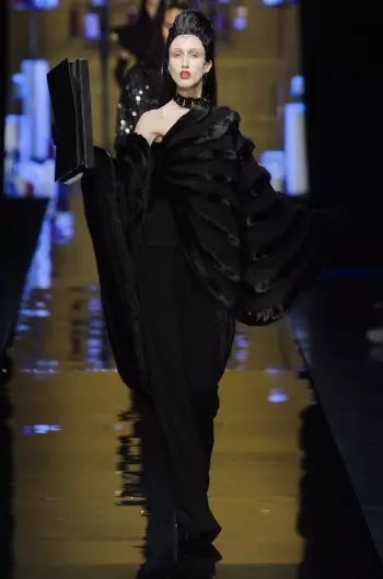 Jean Paul Gaultier ji bo Fall Couture Vamps Dişîne Downwayê