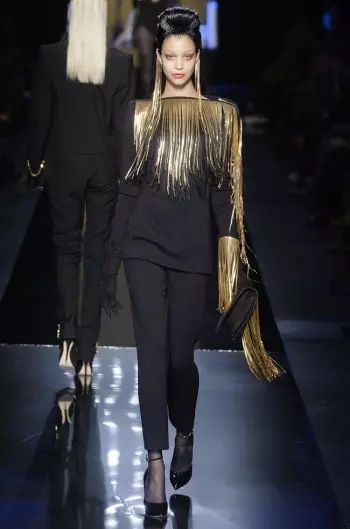 Jean Paul Gaultier stjoert Vamps del de Runway foar Fall Couture