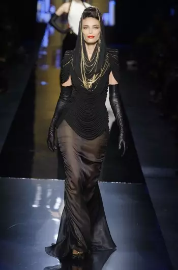 Jean Paul Gaultier stuur Vamps die aanloopbaan af vir herfs-couture