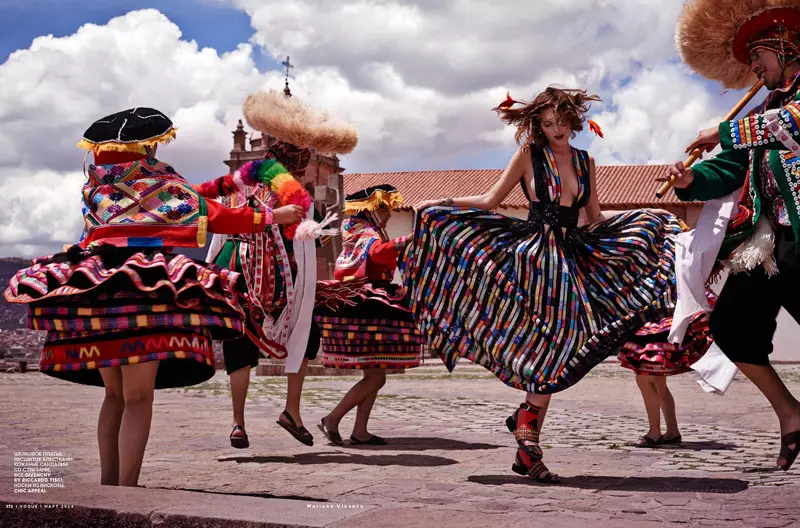 Catherine McNeil vai a Perú para Vogue Rusia de Mariano Vivanco