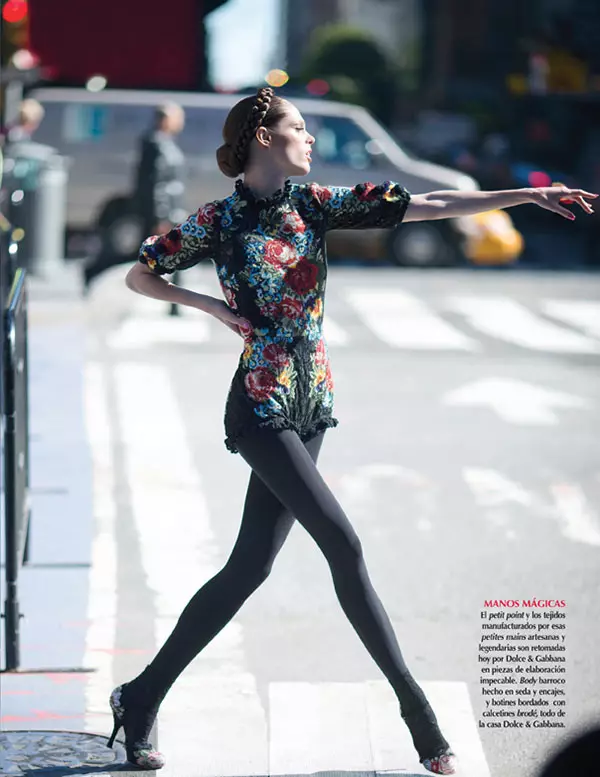 Coco Rocha surt al carrer a Dolce & Gabbana per a Vogue Mèxic desembre de 2012