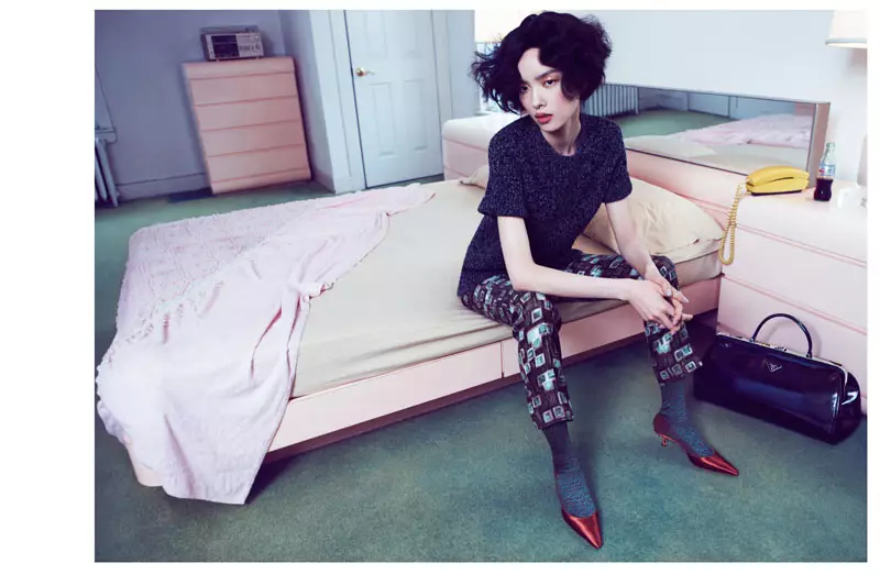 Fei Fei Sun Dons Knitwear Styles για τη Vogue China Σεπτέμβριος 2012 από τον Lachlan Bailey