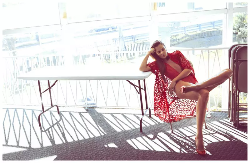 Eniko Mihalik Charms за Koray Birand във Vogue Mexico Shoot