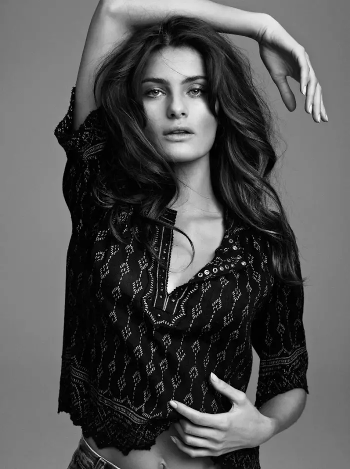 Isabeli Fontana, Lachlan Bailey'den 25 Magazine S/S 2013 için Her Şeyi Basit Tutuyor