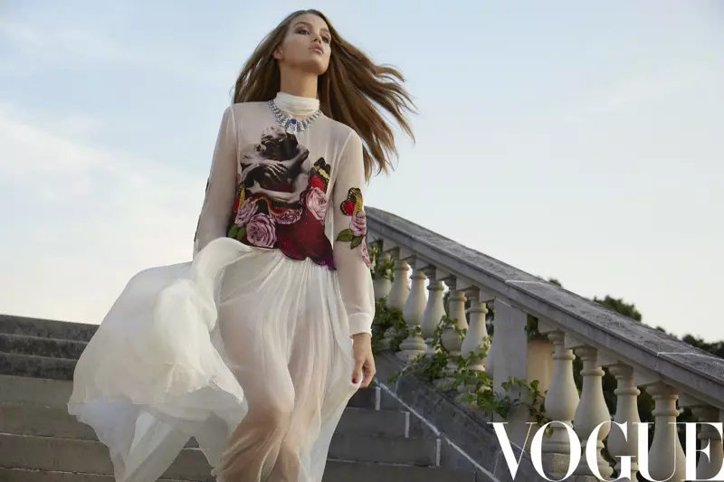 Luna Bijl Berpose dalam Ultra-Luxe Mencari Vogue China