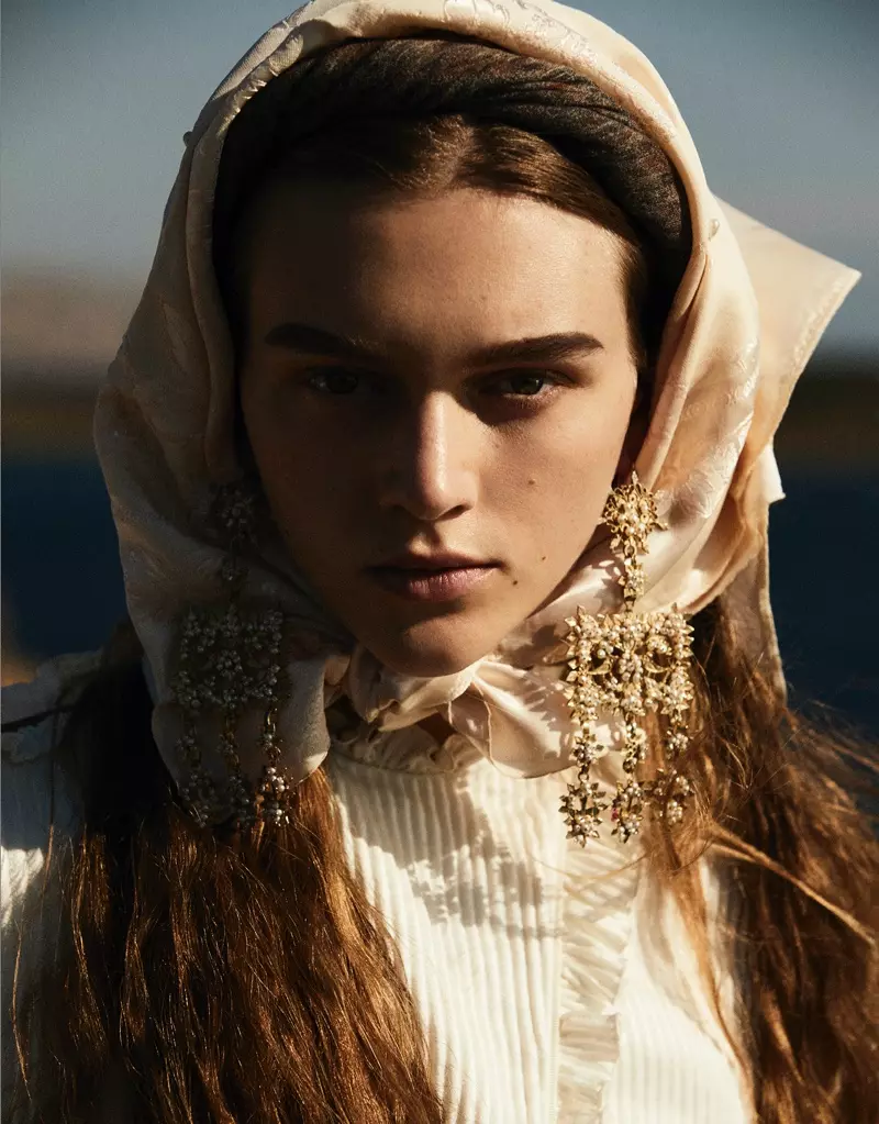 Natalie Ogg võlub Vogue Arabia romantilises moes