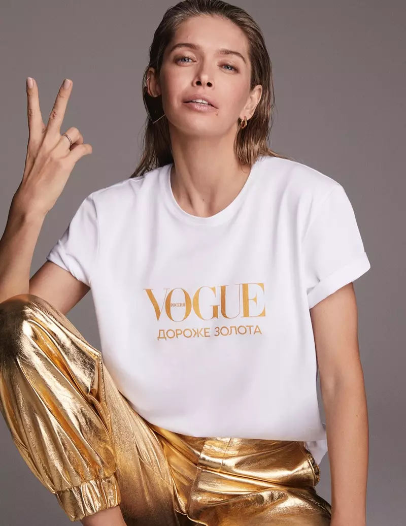 Vera Brezhneva ina seasamh i léine Vogue le pants óir