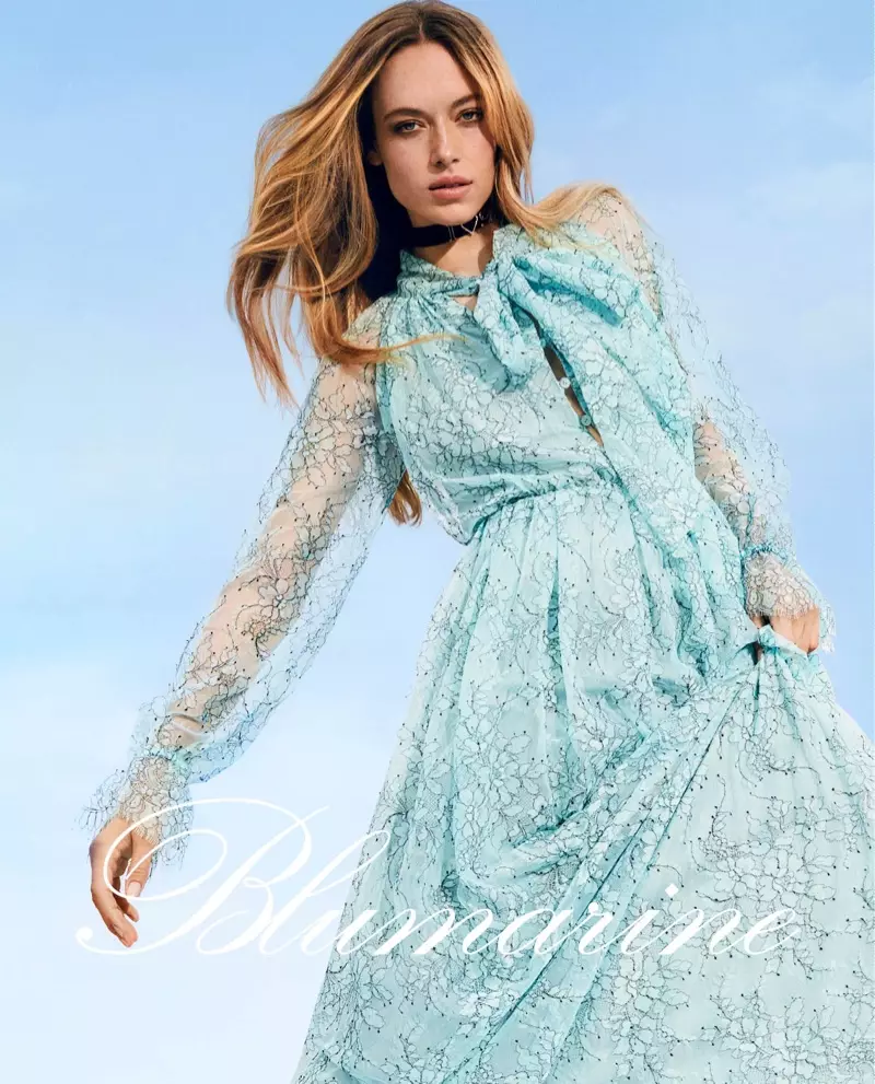 Model Hanna Ferguson, Blumarine 2019-njy ýylyň güýz-gyş kampaniýasynda poza urýar