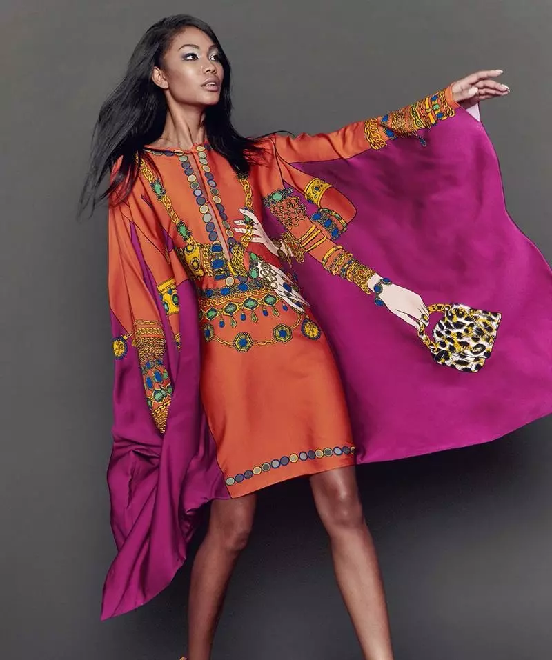 Model Chanel Iman nosi vezen kaftan znamke Moschino