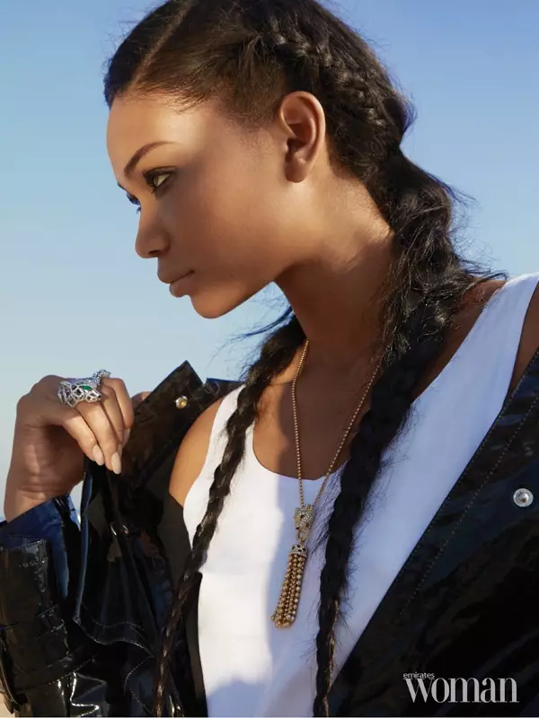 Model Chanel Iman örülen pigtail geýýär