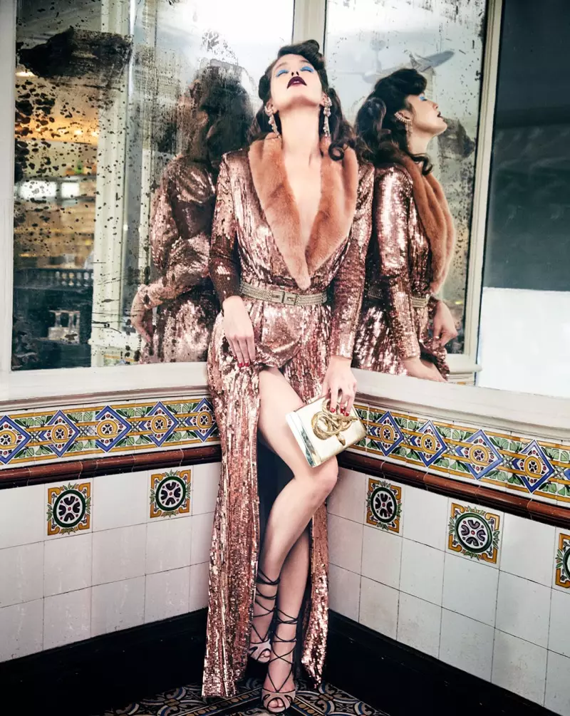 Elisabetta Franchi को पतन 2017 विज्ञापन अभियान को एक छवि