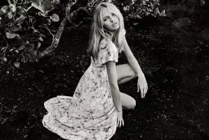 Is Babe Bohemian é Romee Strijd i bhFógraí Earraigh 2015 Stradivarius