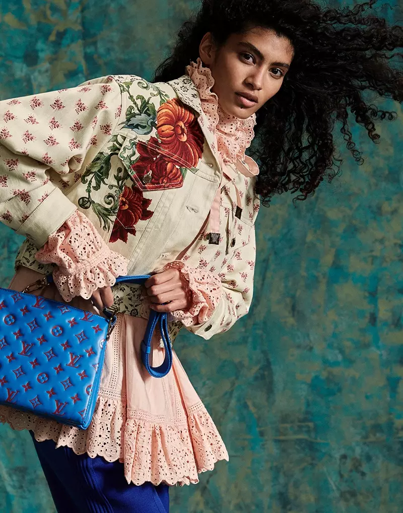 Antonella Delgado pozon në sezonin e ri për Vogue Arabia