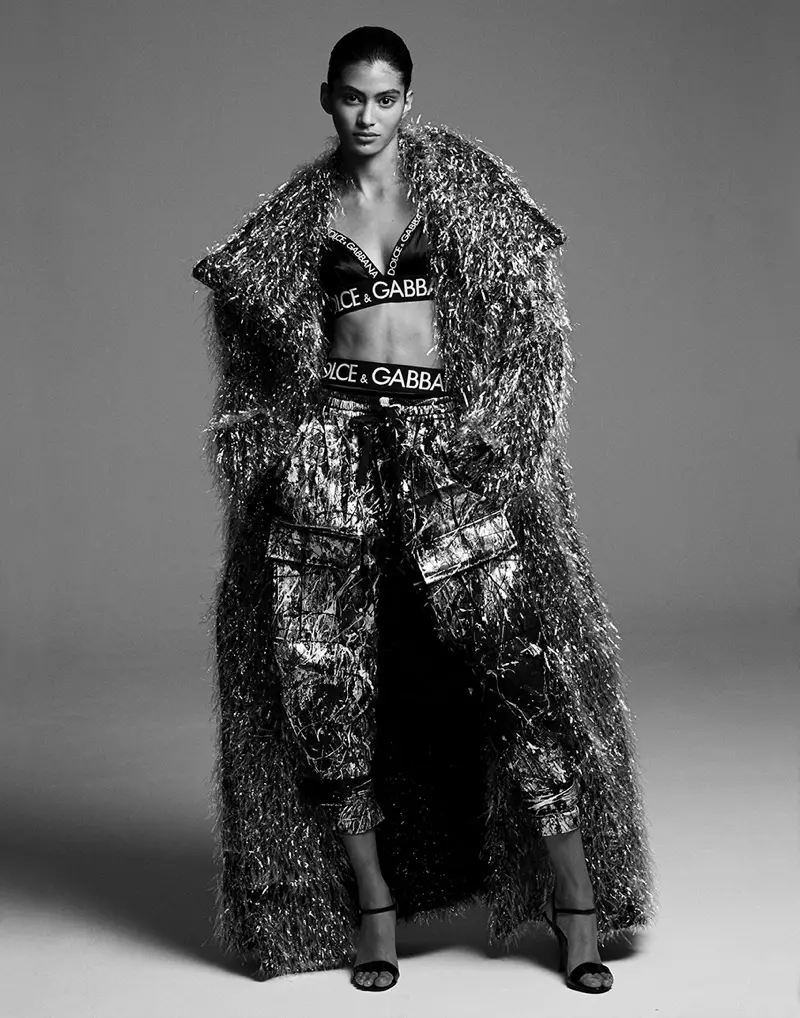 Antonella Delgado posa con looks de nueva temporada para Vogue Arabia