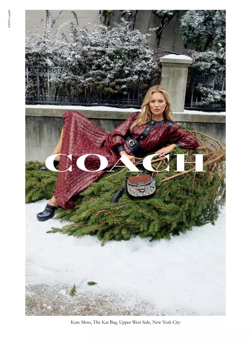 Kate Moss trước Coach Wonder cho chiến dịch All holiday 2019