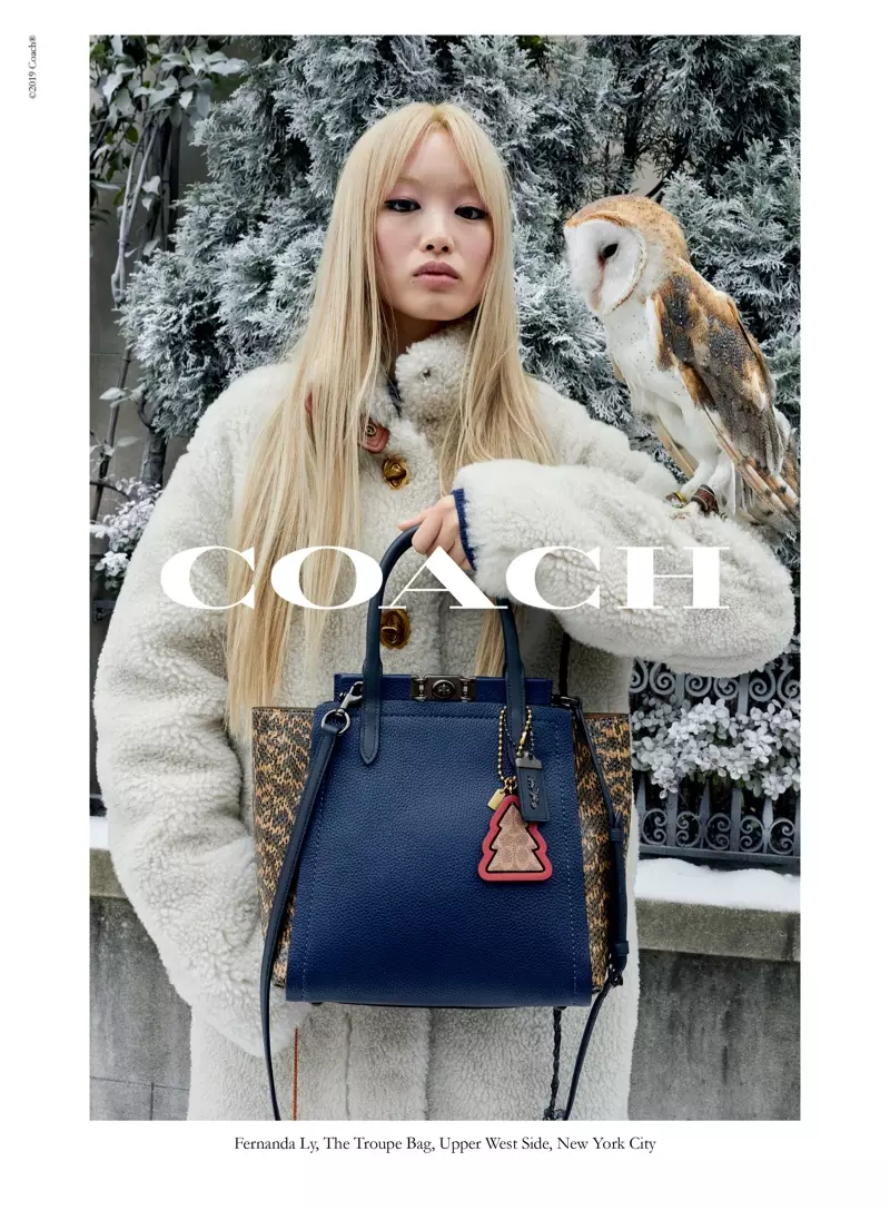 Fernanda Ly stjer yn Coach Wonder for All holiday 2019 kampanje