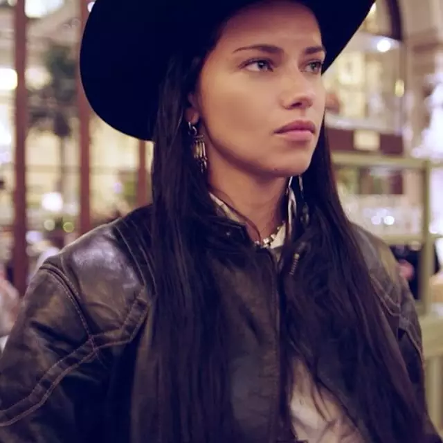 Adriana Lima in Ralph Lauren voor Vogue's remake van de muziekvideo Freedom van George Michael.