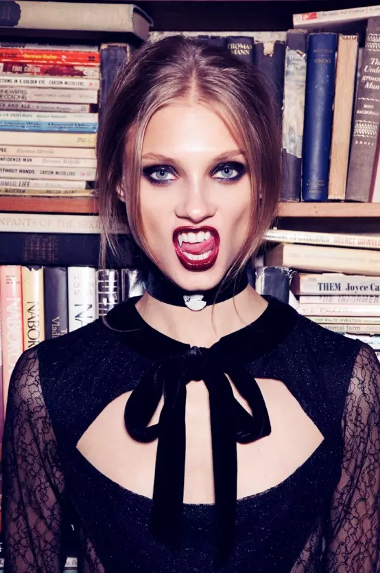 Anna Selezneva 在 For Love & Lemons 2013 秋季廣告中獲得哥特風格