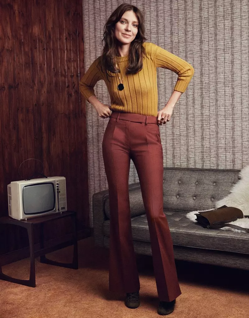 Kati Nescher poserer i 1970-tallets Inspired Looks for The Edit