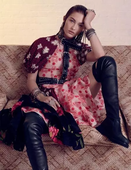 Grace Elizabeth viste vestidos con borde para Vogue Rusia